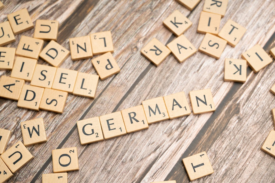 Anglicisms in everyday life and how they pose a challenge for translators